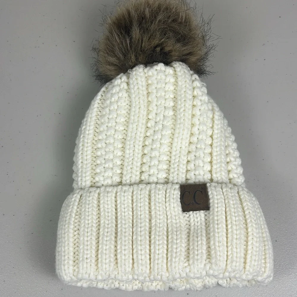 CC YJ820 beanie pom-pom‎ braided cable knit beanie fold-over detail EUC